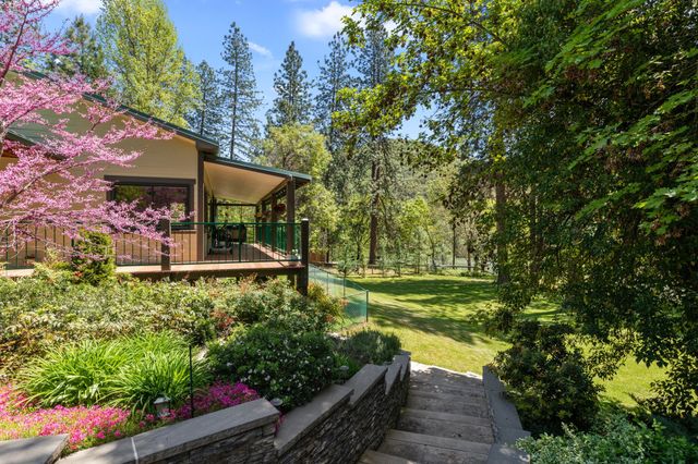 13327 Highway 234, Gold Hill, OR 97525