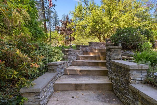 13327 Highway 234, Gold Hill, OR 97525