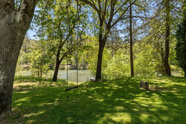 13327 Highway 234, Gold Hill, OR 97525