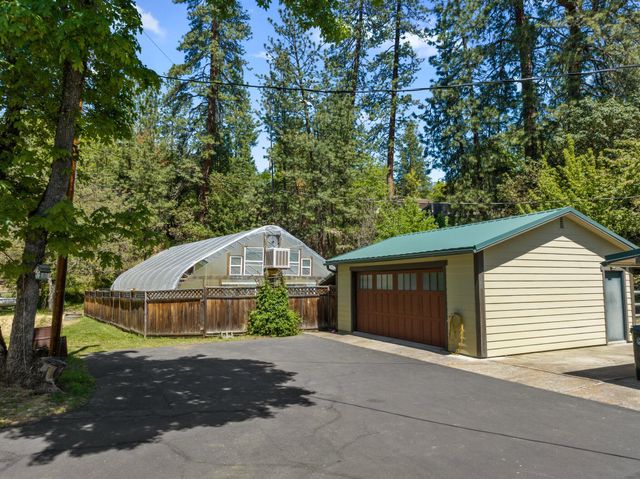 13327 Highway 234, Gold Hill, OR 97525