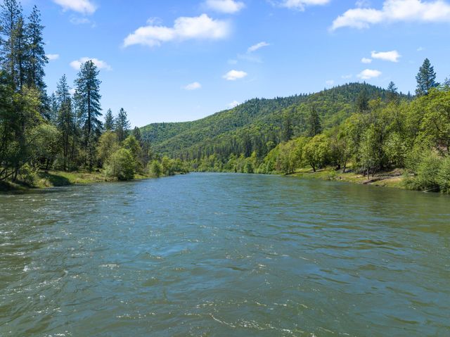 13327 Highway 234, Gold Hill, OR 97525