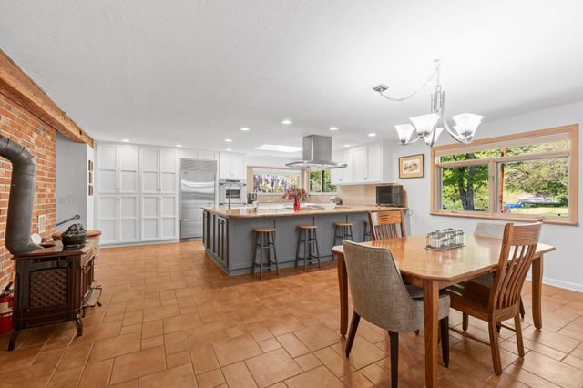 13327 Highway 234, Gold Hill, OR 97525