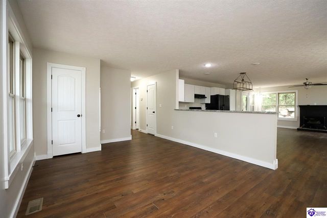 384 Schoolside Drive, Brandenburg, KY 40108