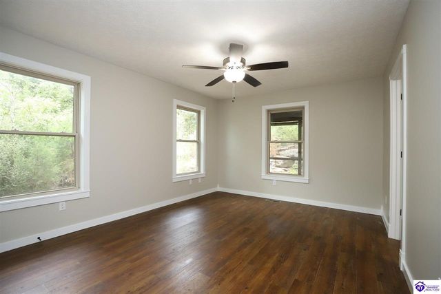 384 Schoolside Drive, Brandenburg, KY 40108