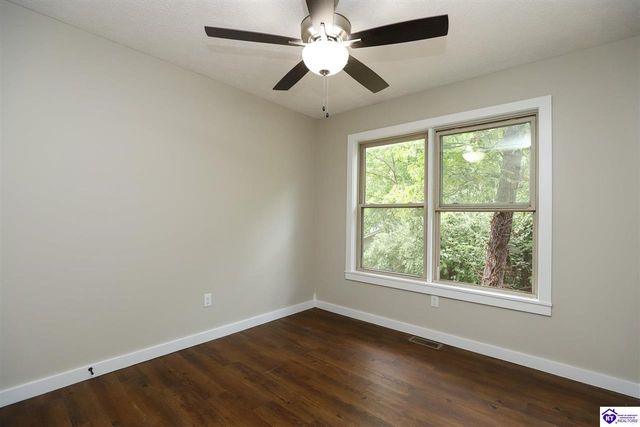 384 Schoolside Drive, Brandenburg, KY 40108