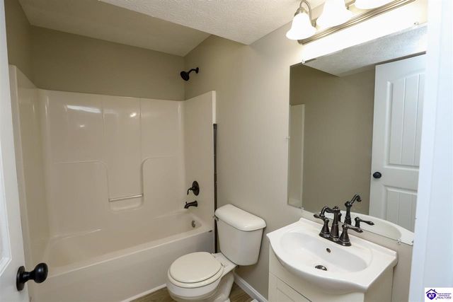 384 Schoolside Drive, Brandenburg, KY 40108