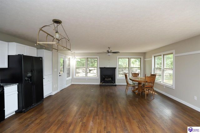 384 Schoolside Drive, Brandenburg, KY 40108