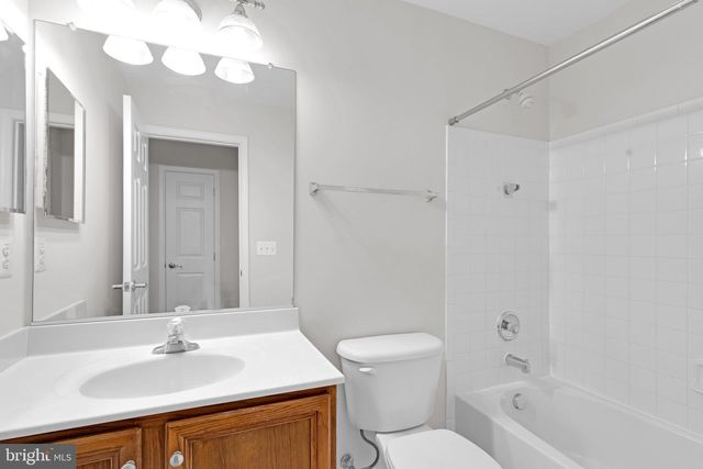 8566 BRICKSHIRE LN, Manassas, VA 20112