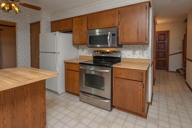 9123 S 35th STREET, Franklin, WI 53132