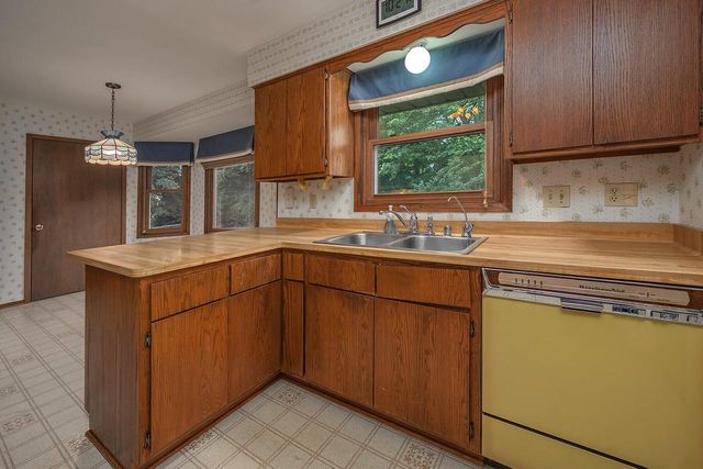9123 S 35th STREET, Franklin, WI 53132