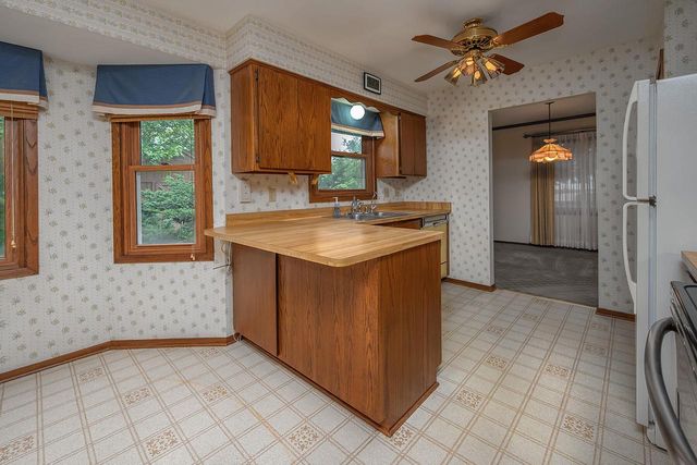 9123 S 35th STREET, Franklin, WI 53132