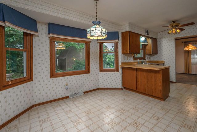 9123 S 35th STREET, Franklin, WI 53132
