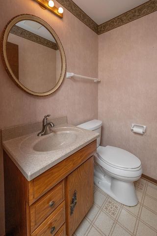 9123 S 35th STREET, Franklin, WI 53132