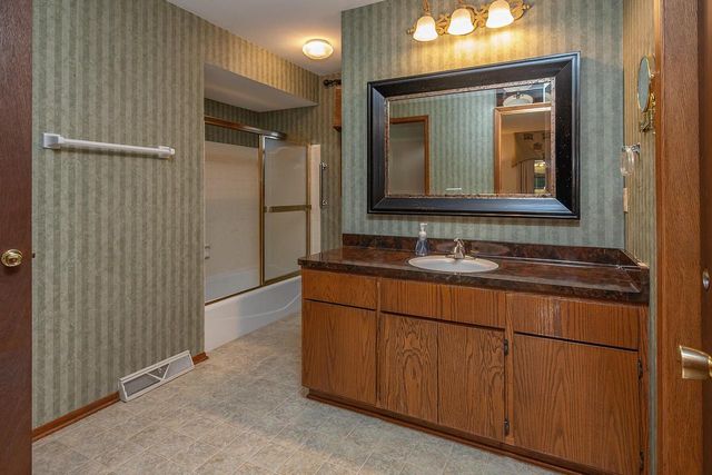 9123 S 35th STREET, Franklin, WI 53132