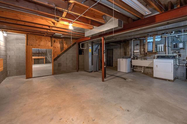 9123 S 35th STREET, Franklin, WI 53132