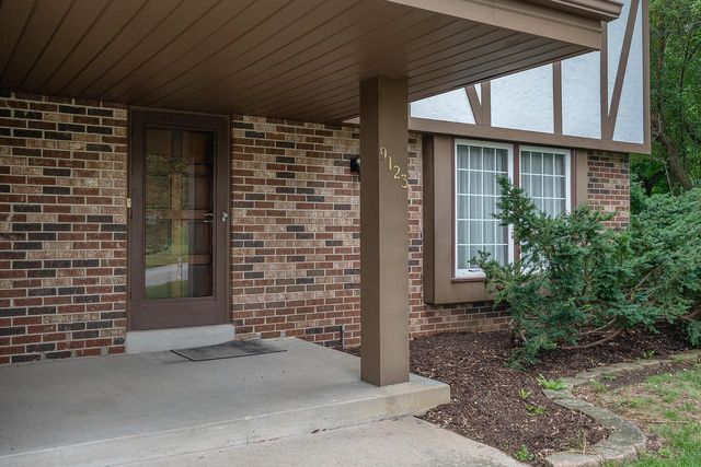 9123 S 35th STREET, Franklin, WI 53132