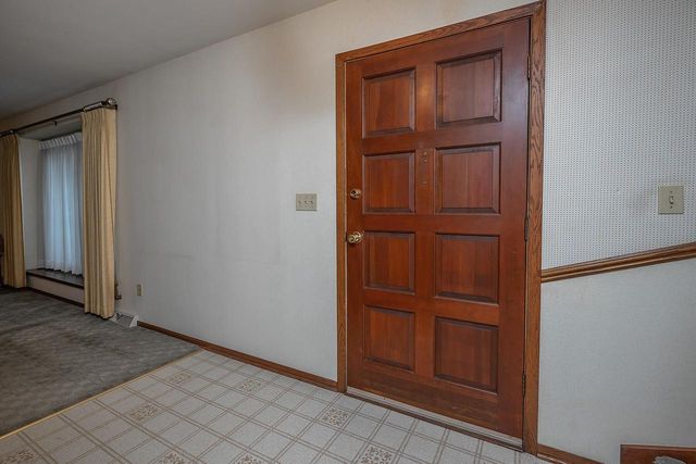9123 S 35th STREET, Franklin, WI 53132