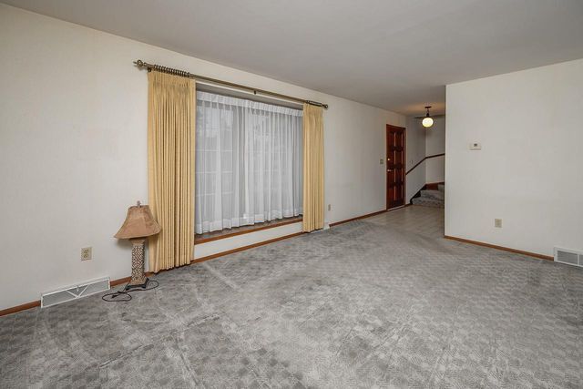 9123 S 35th STREET, Franklin, WI 53132