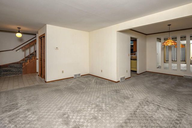 9123 S 35th STREET, Franklin, WI 53132
