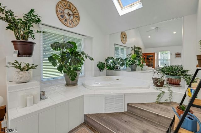 44 Old Army Rd, Bernardsville Boro, NJ 07924
