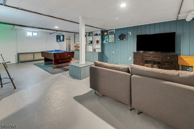 44 Old Army Rd, Bernardsville Boro, NJ 07924