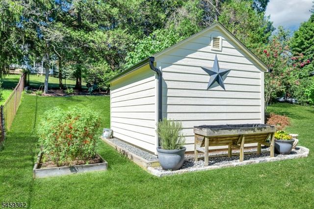 44 Old Army Rd, Bernardsville Boro, NJ 07924