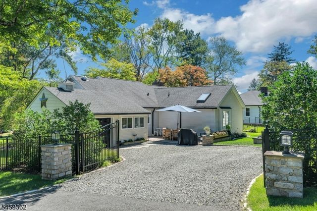 44 Old Army Rd, Bernardsville Boro, NJ 07924
