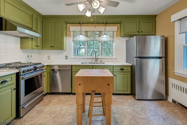 44 Old Army Rd, Bernardsville Boro, NJ 07924