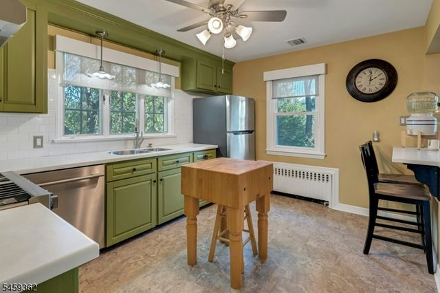 44 Old Army Rd, Bernardsville Boro, NJ 07924