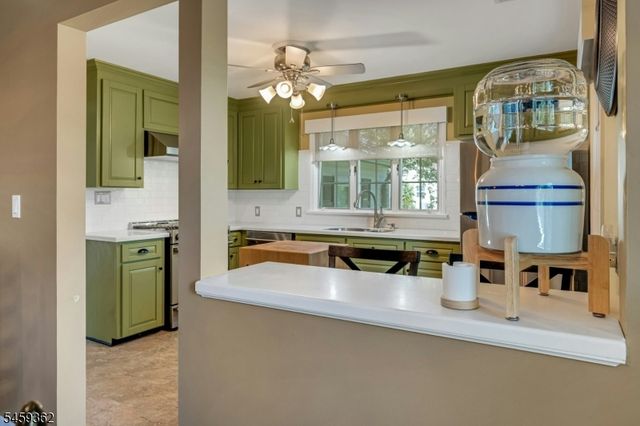 44 Old Army Rd, Bernardsville Boro, NJ 07924