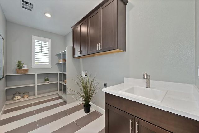 1104 Mambo Way, Roseville, CA 95747