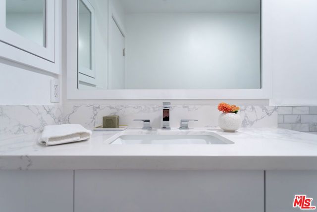 1222 N Olive Drive 101, West Hollywood, CA 90069
