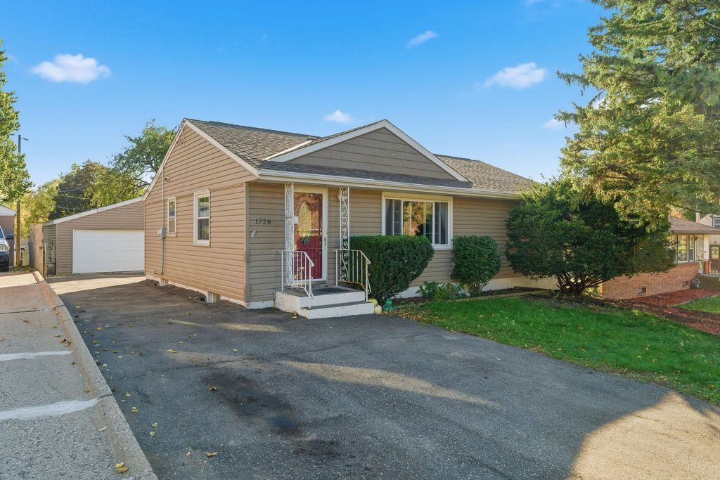 1726 Hyacinth Avenue E, Saint Paul, MN 55106