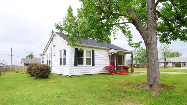 1112 10th Street, Rogers, AR 72756