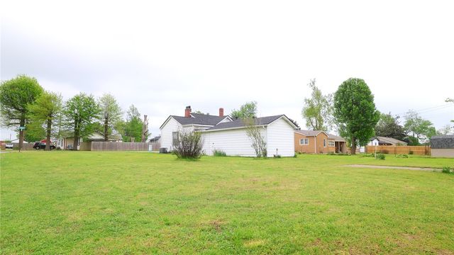 1112 10th Street, Rogers, AR 72756