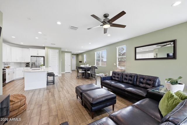 2208 E PALMDALE Lane, Gilbert, AZ 85298