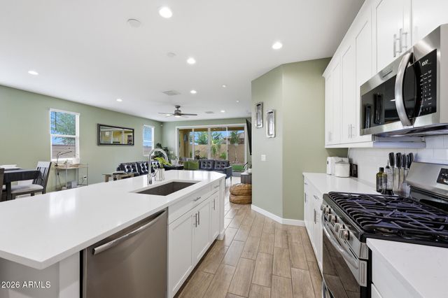 2208 E PALMDALE Lane, Gilbert, AZ 85298