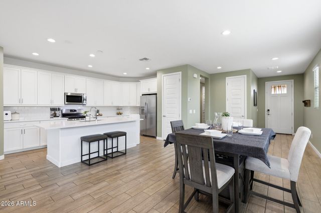 2208 E PALMDALE Lane, Gilbert, AZ 85298