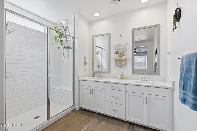 2208 E PALMDALE Lane, Gilbert, AZ 85298