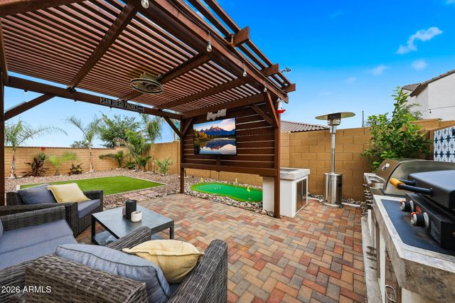 2208 E PALMDALE Lane, Gilbert, AZ 85298