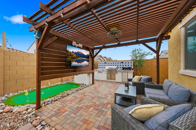 2208 E PALMDALE Lane, Gilbert, AZ 85298