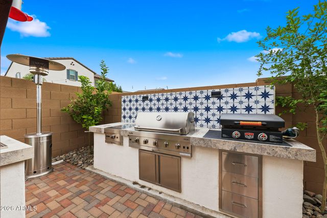 2208 E PALMDALE Lane, Gilbert, AZ 85298