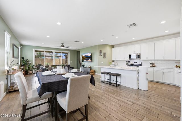 2208 E PALMDALE Lane, Gilbert, AZ 85298