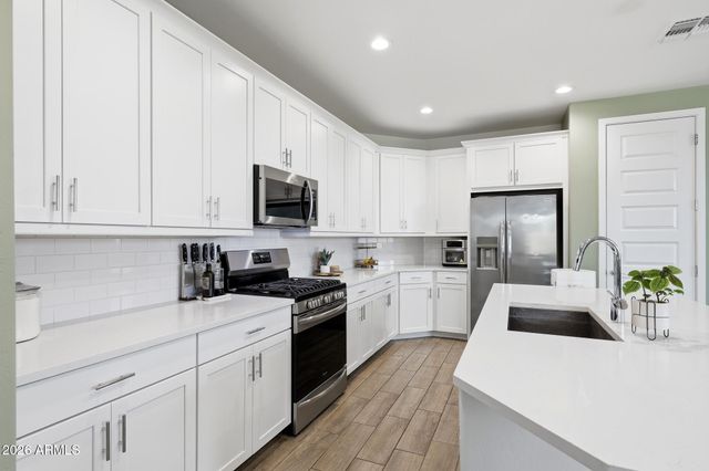 2208 E PALMDALE Lane, Gilbert, AZ 85298