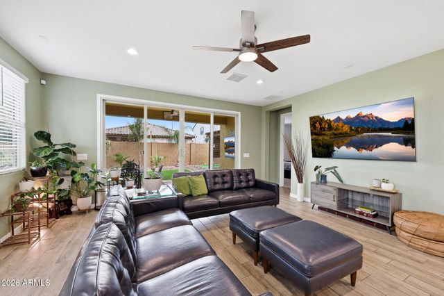 2208 E PALMDALE Lane, Gilbert, AZ 85298