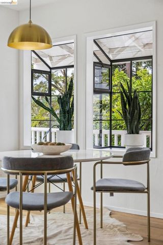 233 Capricorn Ave, Oakland, CA 94611