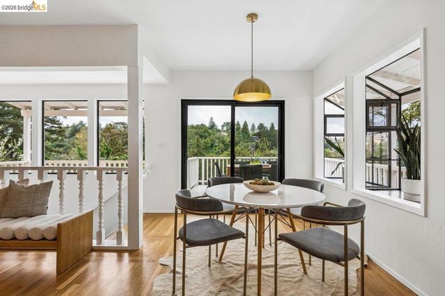 233 Capricorn Ave, Oakland, CA 94611