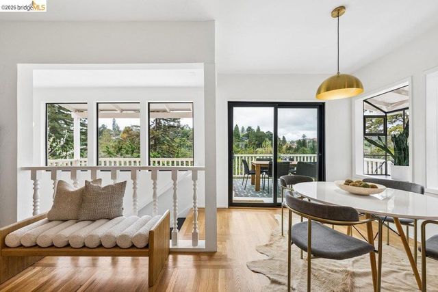 233 Capricorn Ave, Oakland, CA 94611