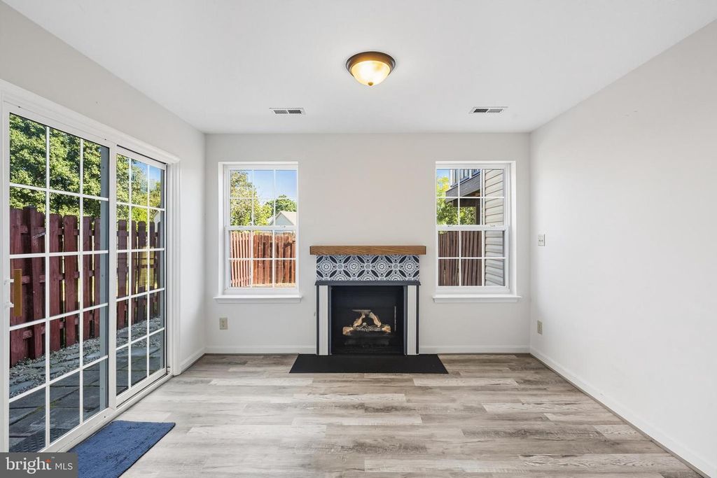 Image 11 of property listing at 7133 WYTHEVILLE CIR, Fredericksburg, VA 22407