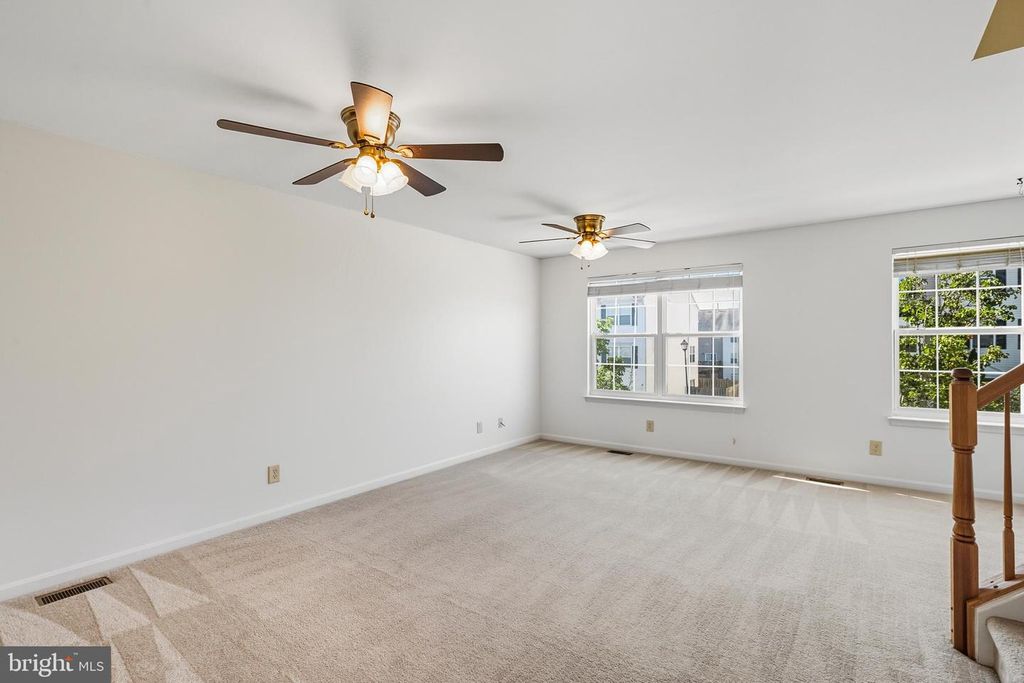 Image 12 of property listing at 7133 WYTHEVILLE CIR, Fredericksburg, VA 22407